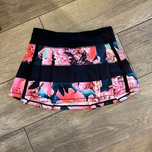 Lululemon Pace Rival Skirt (Regular) 
Secret Garden / Black - Size 4 - rare